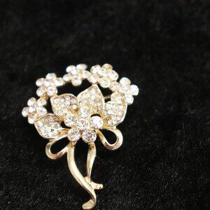 Brooch Women's Gold‎ Tone Cut Glass look like Diamon's